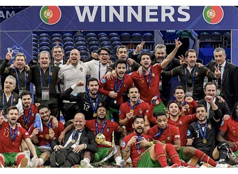 Edu Sousak areto-foballeko Europako txapelketa irabazi du Portugalekin