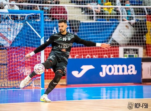 Edu Sousak ezin izango du areto-foballeko Europak Txapelketa jokatu COVID-aren ondorioz