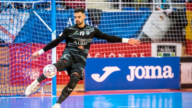 Edu Sousak ezin izango du areto-foballeko Europak Txapelketa jokatu COVID-aren ondorioz