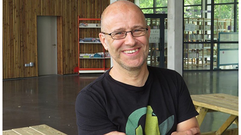 Eduardo Apodaka: “Filosofian egiten ari dena jaso eta modu ulergarrian zabaldu nahi dugu, euskaraz”