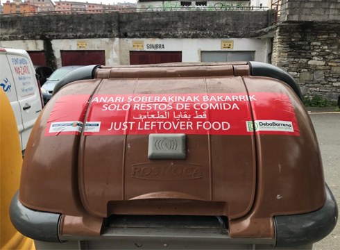 Edukiontzi marroietako hondakin desegokiak murrizteko, ingurumen hezitzaileak egongo dira edukiontzi puntuetan