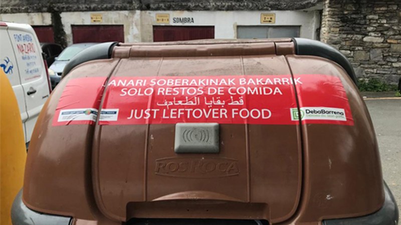 Edukiontzi marroietako hondakin desegokiak murrizteko, ingurumen hezitzaileak egongo dira edukiontzi puntuetan