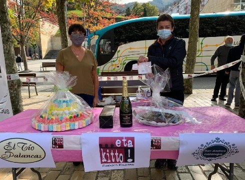 Edurne Zenarruzabeitiak irabazi du "Ezetz asmatu zenbat pisatzen duen!" lehiaketaren lehenengo saioa