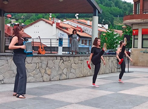 Egiari Zorrek Josu Retolaza omendu du