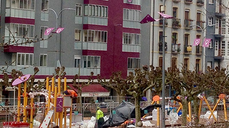 Ego Gain eta Urkizuko parkeetan zinbili-zanbulu berriak ipintzeko lanak hasi dituzte