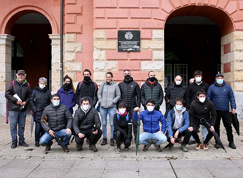 Ego ibaiaren egoera bertatik bertara ezagutzeko irteera egin zuten zapatuan, Baso Biziak taldearen eskutik