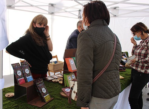 Egoaiziaren azokak jendea modu arduratsuan kontsumitzera animatu zuen