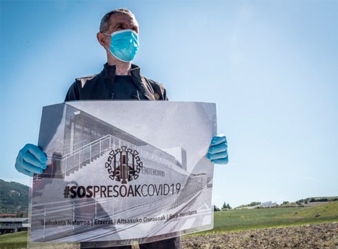 Egoera zaurgarrian dauden euskal presoak askatzeko eskatu dute nazioarteko ehun bat eragilek