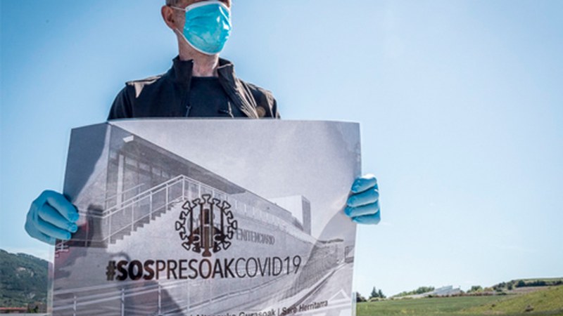 Egoera zaurgarrian dauden euskal presoak askatzeko eskatu dute nazioarteko ehun bat eragilek