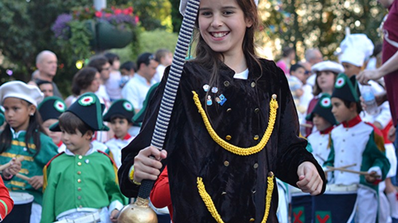 Eguazten arratsaldean jasoko dituzte danborradetan erabiltzeko lagatako jantziak