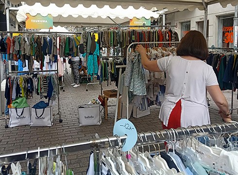 Eguaztenetik barixakura zabalduko dute Udako Merkealdien Azoka