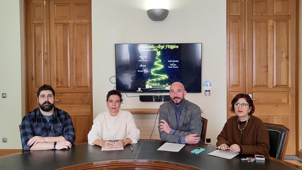 Eguen arratsaldean ixotuko dituzte Gabonetako argiak