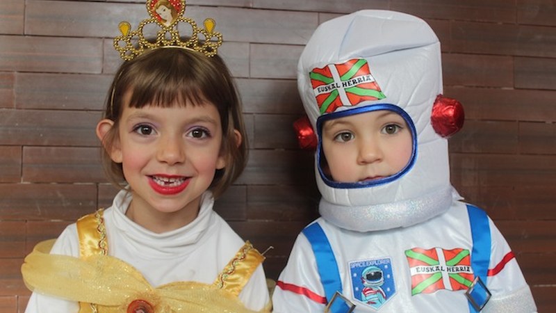 Eguen Zuri  (Arrateko Andra Mari-Mogel Ikastola-Aldatze)