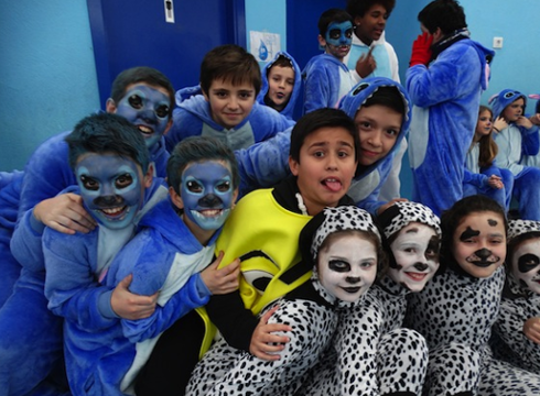 Eguen Zuri egunean herriko ikastetxeetako haurrekin ateratako argazkiak gure MEDIATEKAn ikus daitezke