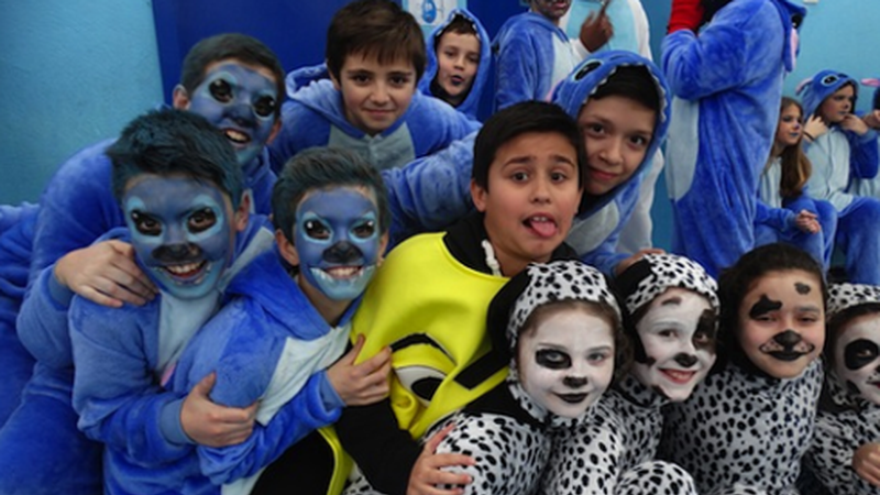 Eguen Zuri egunean herriko ikastetxeetako haurrekin ateratako argazkiak gure MEDIATEKAn ikus daitezke