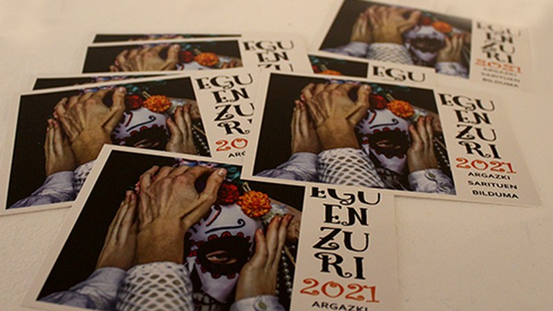 Eguen Zuri lehiaketaren aurreko edizioetan saritutako argazkien bilduma ikus daiteke Topalekuan