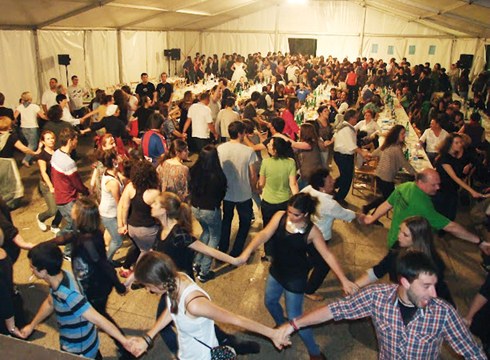 Eguena da Euskal Jaiko kantu-afarirako eta herri-bazkarirako ticket-ak erosteko azken eguna