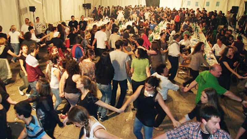 Eguena da Euskal Jaiko kantu-afarirako eta herri-bazkarirako ticket-ak erosteko azken eguna