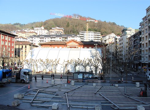 Eguenean Ikasenpresa Azoka egingo dela eta, erdiguneko kaleak trafikoarentzat itxita egongo dira goizean goizetik