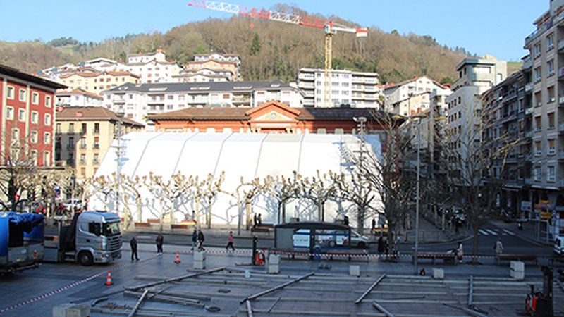 Eguenean Ikasenpresa Azoka egingo dela eta, erdiguneko kaleak trafikoarentzat itxita egongo dira goizean goizetik