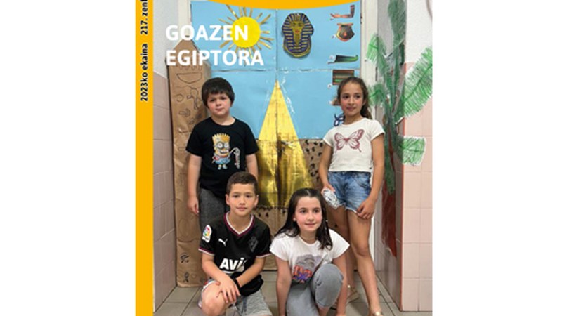 Egun hauetan, udako oporren atarian, banatzen ari dira Txikitto aldizkaria Eibarko ikastetxeetan