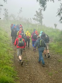 Eguraldi lainotuari egin zioten aurre Deporrekoek Iradier-ekin egindako senidetze egunean