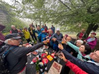 Eguraldi lainotuari egin zioten aurre Deporrekoek Iradier-ekin egindako senidetze egunean