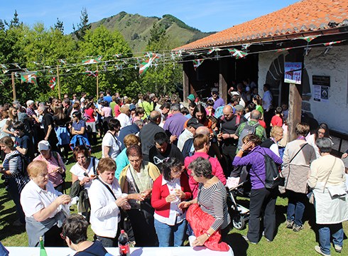 Eguraldia lagun, primeran ospatu dituzte Santa Kurutz jaiak
