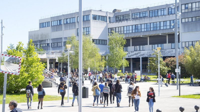 EHU-ri eta UsaP-eko zuzentzaile izan direnei babesa emateko sinadurak biltzen ari dira