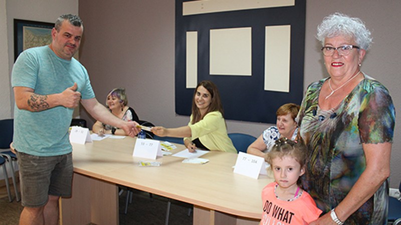 Ehun erosketa-txartel baino gehiago banatu ditu Dendarien Elkarteak "Erosketen Ibilbidea" kanpainaren harira