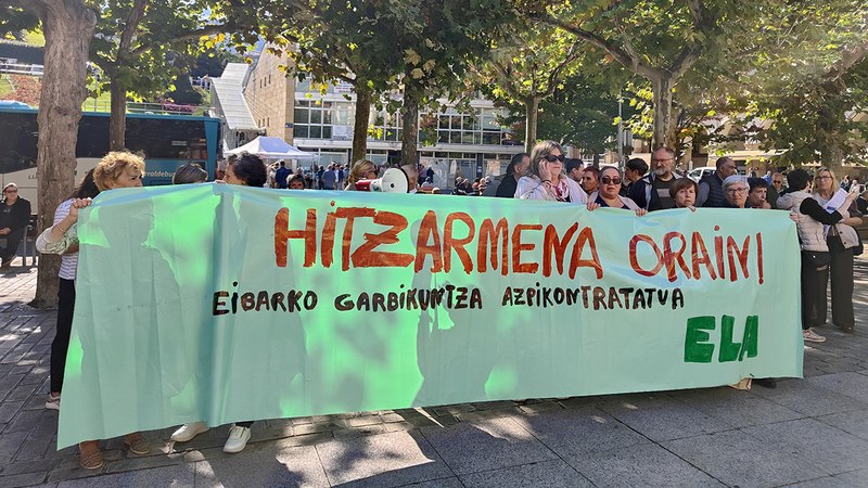 Eibarko garbikuntzako langileak hitzarmen kolektibo bakar bat lortzeko borrokan ari dira