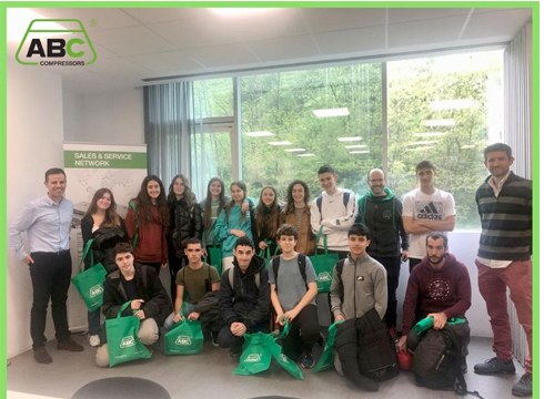 EIBAR BHI ikastetxeko ikasleek ABC Compressors eta JAZ Surface enpresak bisitatu dituzte