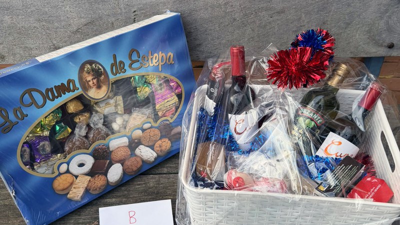 Eibar BHI institutukoek San Andres jaietako postuetan saldutako rifen zozketa egin dute