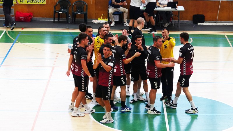 Eibar Eskubaloi taldeak garaipen handiarekin hasi du liga