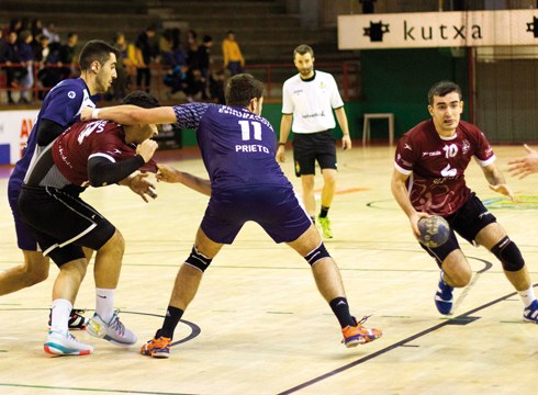 Eibar Eskubaloiak garaipen garrantzitsua lortu zuen Zaragozan