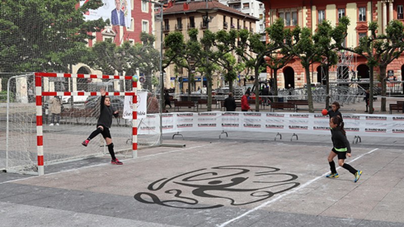 Eibar Eskubaloiak lore-eskaintza egingo dio eguenean Arrate Amari