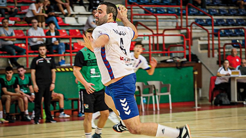 Eibar Eskubaloiko Mikel Zuloaga multzoko golegile nagusiena izaten jarraitzen du