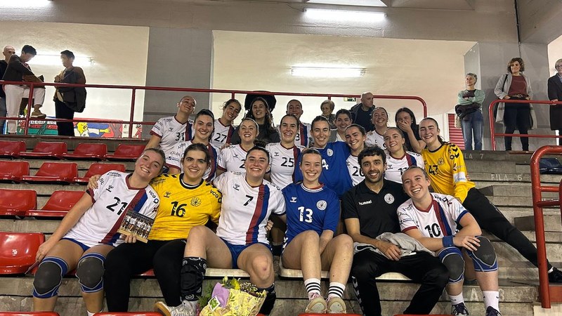 Eibar Eskubaloiko seniorretako taldeek sasoi betean jarraitzen dute