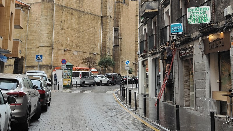 Eibar etxebizitza-merkatuko eremu tentsionatu izendatzeko lanean hasi da Udala