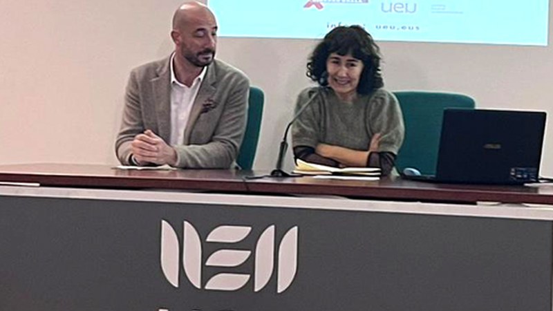 “Eibar, Euskaraz heziko duen hiria” jardunaldia egiten ari dira UEUn