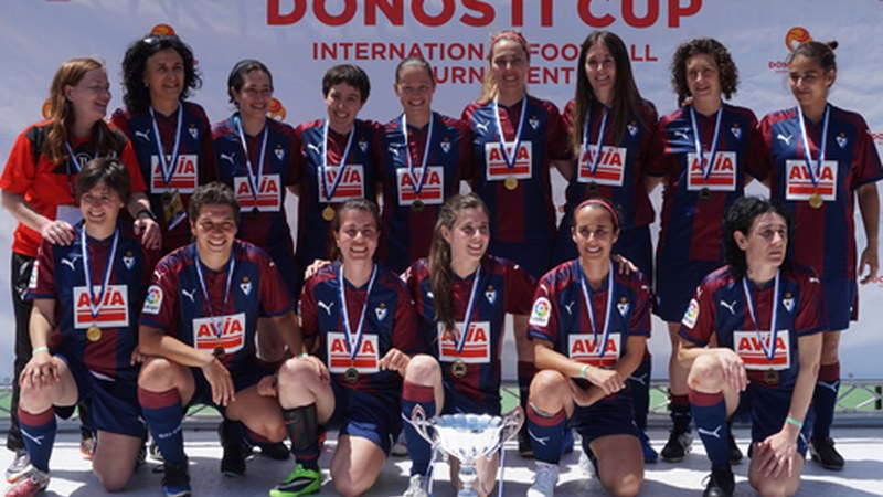 Eibar FT-ko beteranoak txapeldun taldearen estreinaldian