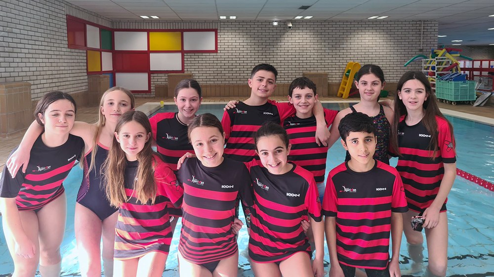 Eibar Igerixan taldeko alebinek eta benjaminek ilusioz dihardute lehian