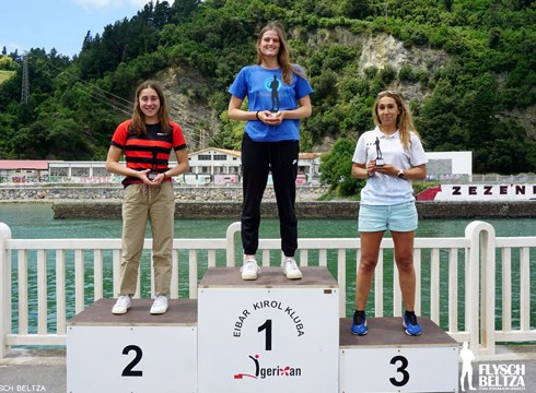 Eibar Igerixaneko Asier Gomez eta Miren Galdos IX. Flysch Beltzaren podiumean