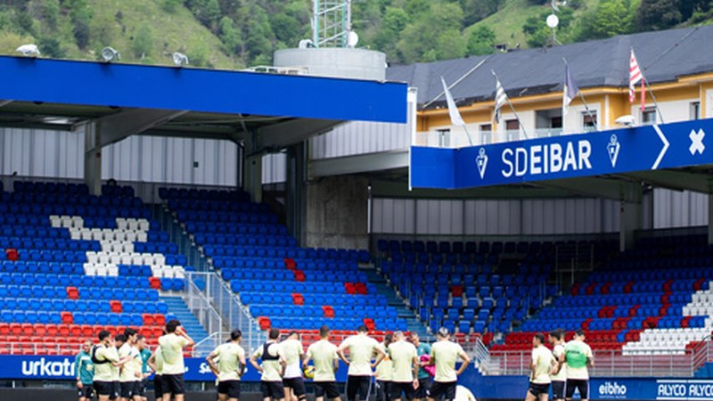 Eibar KE-k eta Las Palmasek garrantzi handiko partidua jokatuko dute astelehenean Ipuruan