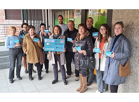 Eibar Merkataritza Gune Irekiaren 'Oparitu Eibar' zozketako irabazleek jaso dute saria