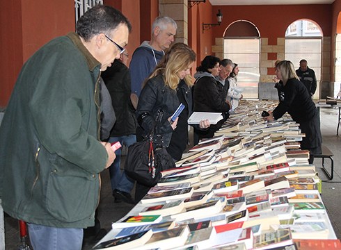 Eibar-Sahara elkarteak bigarren eskuko liburu azoka ipiniko du zapatuan eta domekan