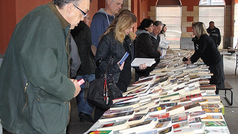 Eibar-Sahara elkarteak bigarren eskuko liburu azoka ipiniko du zapatuan eta domekan