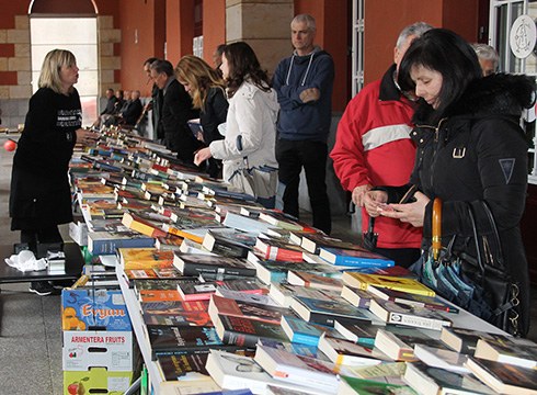 Eibar-Sahara Elkartekoek liburu azoka zabalduko dute asteburuan, gaurtik hasita