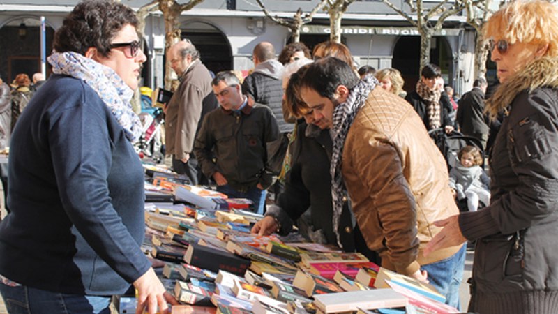 Eibar-Sahara elkartekoen liburu azoka asteburuan