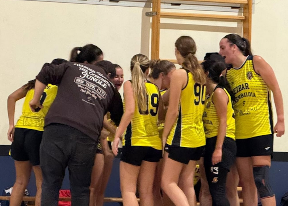 Eibar Saskibaloia taldeko seniorrak burua ezin altxa dabiltza